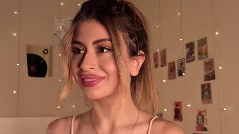 Snapshot of holayoula chatting on October 2025 08:13:01 AM Moni Monica online show from October 2025 08:13:01 AM