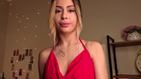 Snapshot of holayoula chatting on October 2025 08:26:01 AM Moni Monica online show from October 2025 08:26:01 AM