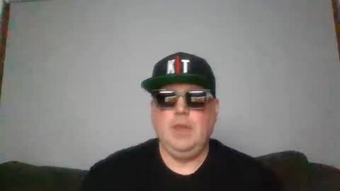 Snapshot of holden_minutz chatting on April 2026 09:33:02 AM holden_minutz online show from April 2026 09:33:02 AM