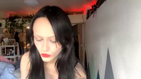Snapshot of holliedavine chatting on June 2026 04:27:02 PM Ava online show from June 2026 04:27:02 PM