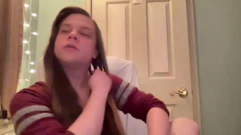 Snapshot of holly23hopefull chatting on December 2024 06:45:02 AM Hollys Drive threw Side Of CB. online show from December 2024 06:45:02 AM