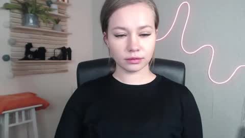 Holly online show from December 2024 03:26:01 AM