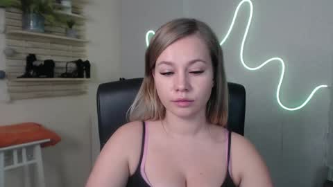 Holly online show from December 2024 04:58:02 AM