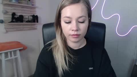 Holly online show from December 2024 06:34:01 AM