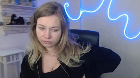 Holly online show from February 2025 06:13:02 AM