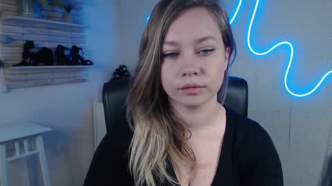 Holly online show from February 2025 12:20:01 AM