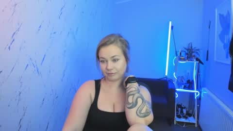 Holly online show from October 2025 05:02:02 PM