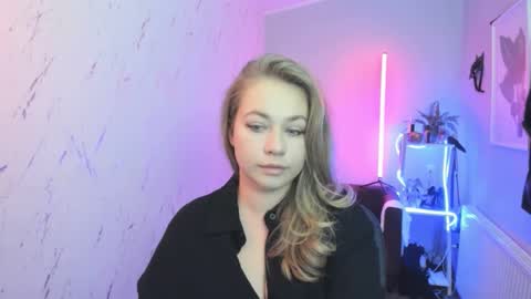 Holly online show from October 2025 06:54:01 PM