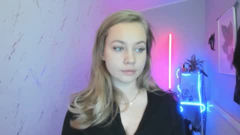 Holly online show from October 2025 06:19:02 PM