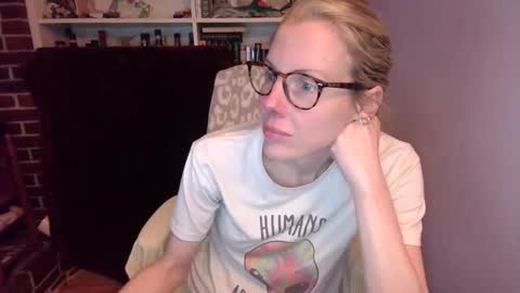 Snapshot of holly_bourbon chatting on March 2026 10:48:01 PM holly_bourbon online show from March 2026 10:48:01 PM