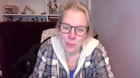 Snapshot of holly_bourbon chatting on March 2026 10:27:02 PM holly_bourbon online show from March 2026 10:27:02 PM