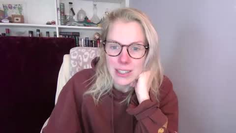 Snapshot of holly_bourbon chatting on March 2026 07:09:01 PM holly_bourbon online show from March 2026 07:09:01 PM