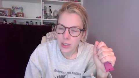 Snapshot of holly_bourbon chatting on March 2026 07:09:01 PM holly_bourbon online show from March 2026 07:09:01 PM