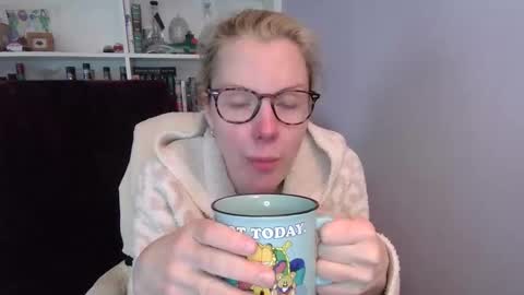 Snapshot of holly_bourbon chatting on March 2026 07:29:01 PM holly_bourbon online show from March 2026 07:29:01 PM