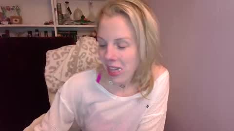 Snapshot of holly_bourbon chatting on March 2026 11:19:02 PM holly_bourbon online show from March 2026 11:19:02 PM