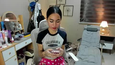 holly_cassandra online show from March 2026 01:06:01 PM