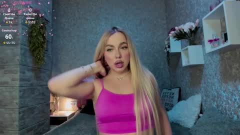 Snapshot of holly_molly8 chatting on October 2025 08:31:01 PM holly_molly8 online show from October 2025 08:31:01 PM