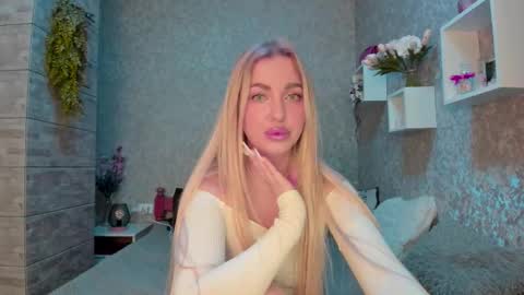 Snapshot of holly_molly8 chatting on October 2025 08:47:01 PM holly_molly8 online show from October 2025 08:47:01 PM