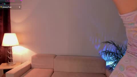 Snapshot of holly_velvett chatting on April 2026 08:26:02 AM holly online show from April 2026 08:26:02 AM