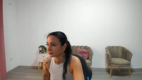 Snapshot of holly_wood18 chatting on July 2026 08:11:02 AM holly_wood18 online show from July 2026 08:11:02 AM