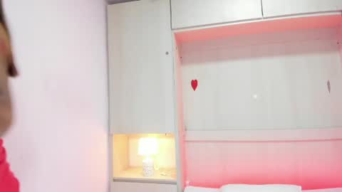 Snapshot of hollyadamss_ chatting on April 2026 12:10:01 PM Sofia online show from April 2026 12:10:01 PM