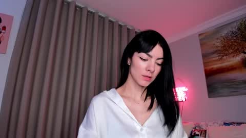 Holly Linder online show from February 2025 02:07:02 AM