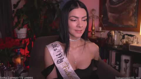 Holly Linder online show from October 2025 01:30:02 AM