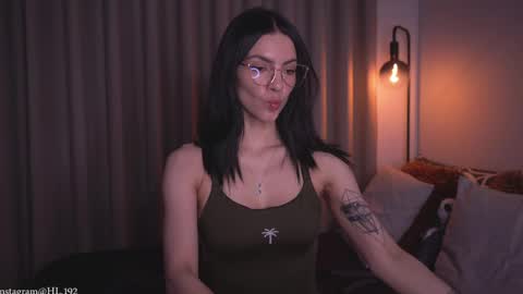 Holly Linder online show from April 2026 01:28:02 AM