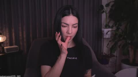 Holly Linder online show from April 2026 01:45:01 AM