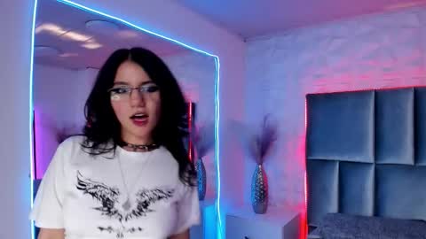 hollypeach_ online show from January 2026 07:41:01 PM