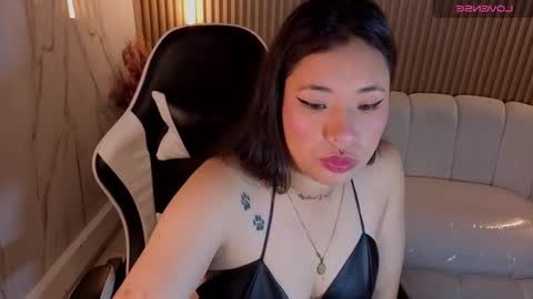 Snapshot of hollypeytoon chatting on November 2025 01:22:02 PM Holly online show from November 2025 01:22:02 PM