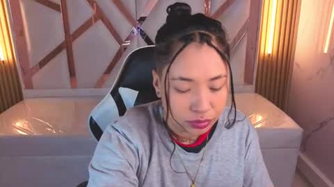 Snapshot of hollypeytoon chatting on November 2025 12:49:02 PM Holly online show from November 2025 12:49:02 PM