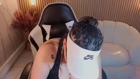 Snapshot of hollypeytoon chatting on November 2025 01:18:02 PM Holly online show from November 2025 01:18:02 PM