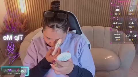 Snapshot of hollypeytoon chatting on November 2025 12:55:01 PM Holly online show from November 2025 12:55:01 PM