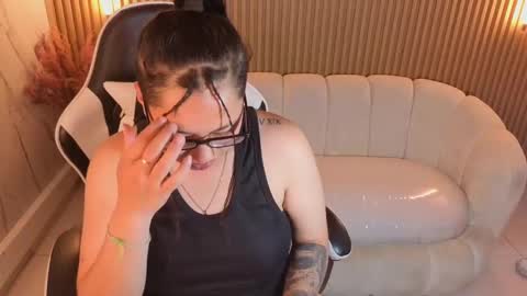 Snapshot of hollypeytoon chatting on November 2025 01:16:01 AM Holly online show from November 2025 01:16:01 AM