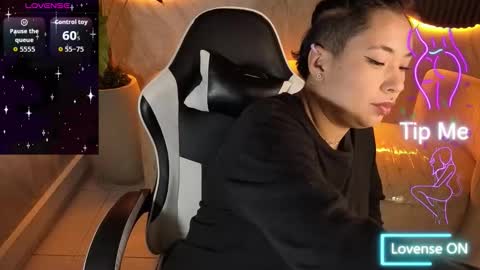 Snapshot of hollypeytoon chatting on November 2025 01:11:01 PM Holly online show from November 2025 01:11:01 PM