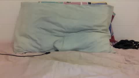 Snapshot of hollyscumslut chatting on April 2026 05:17:01 PM EDGED DICK online show from April 2026 05:17:01 PM