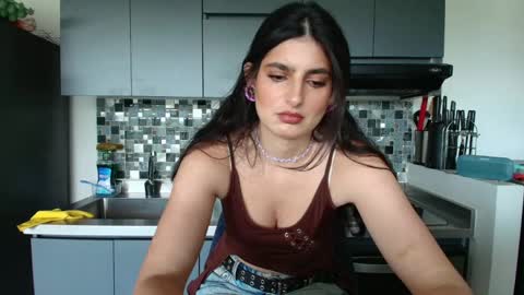 hollyshit_ online show from April 2026 06:45:01 PM