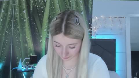 Snapshot of hollytaillor chatting on May 2026 12:35:02 PM HollyTaillor online show from May 2026 12:35:02 PM