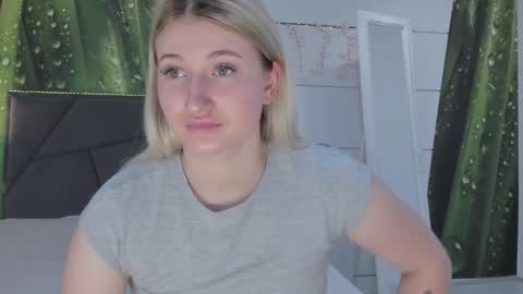 Snapshot of hollytaillor chatting on May 2026 05:23:02 AM HollyTaillor online show from May 2026 05:23:02 AM
