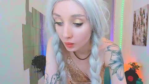 Holly online show from November 2025 08:51:01 PM