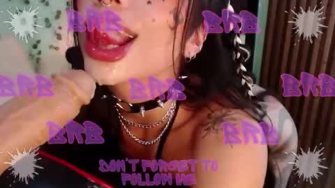 Snapshot of hollyxx_ chatting on January 2025 06:24:02 PM holly online show from January 2025 06:24:02 PM