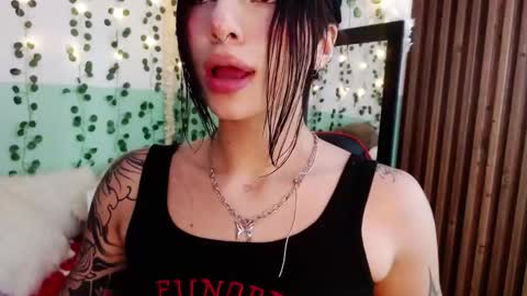 Snapshot of hollyxx_ chatting on January 2025 08:00:01 PM holly online show from January 2025 08:00:01 PM