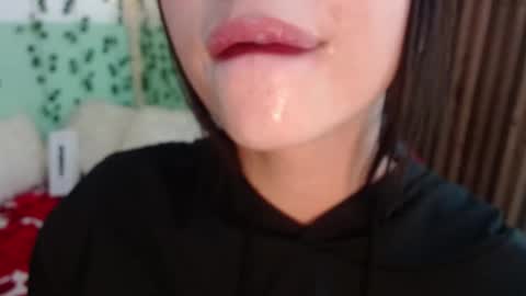 Snapshot of hollyxx_ chatting on January 2025 09:26:02 PM holly online show from January 2025 09:26:02 PM