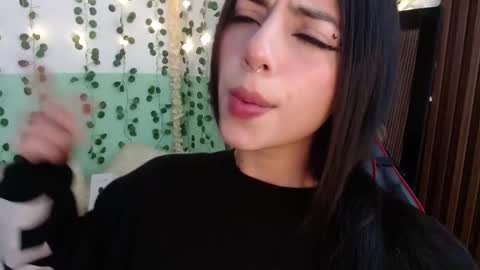 Snapshot of hollyxx_ chatting on January 2025 08:15:01 PM holly online show from January 2025 08:15:01 PM