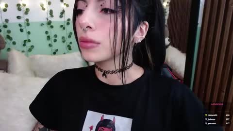 Snapshot of hollyxx_ chatting on January 2025 01:36:02 AM holly online show from January 2025 01:36:02 AM