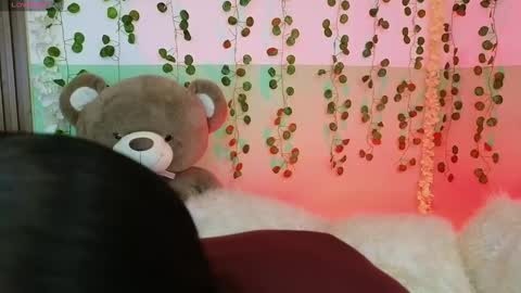 Snapshot of hollyxx_ chatting on January 2025 12:12:01 AM holly online show from January 2025 12:12:01 AM