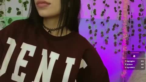 Snapshot of hollyxx_ chatting on January 2025 06:24:01 AM holly online show from January 2025 06:24:01 AM