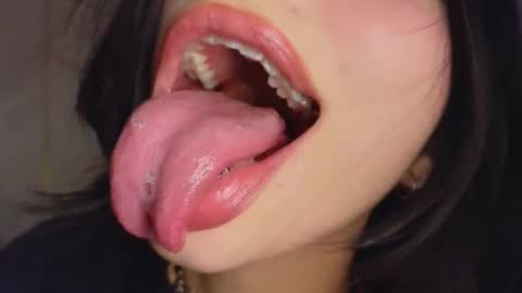 Snapshot of hollyxx_ chatting on November 2025 03:59:02 AM holly online show from November 2025 03:59:02 AM