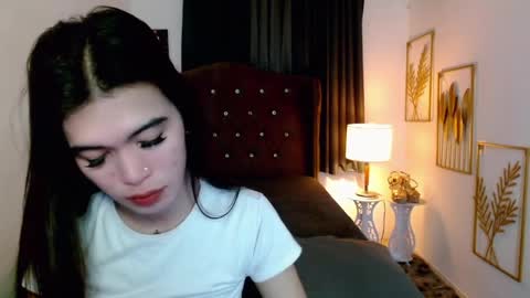 Snapshot of hollyyumiloove chatting on April 2026 07:17:02 AM yumi online show from April 2026 07:17:02 AM